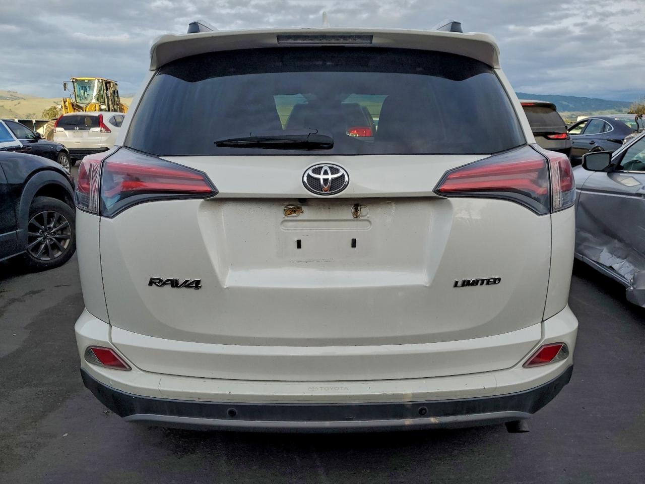 2017 TOYOTA RAV4 LIMITED photo 6