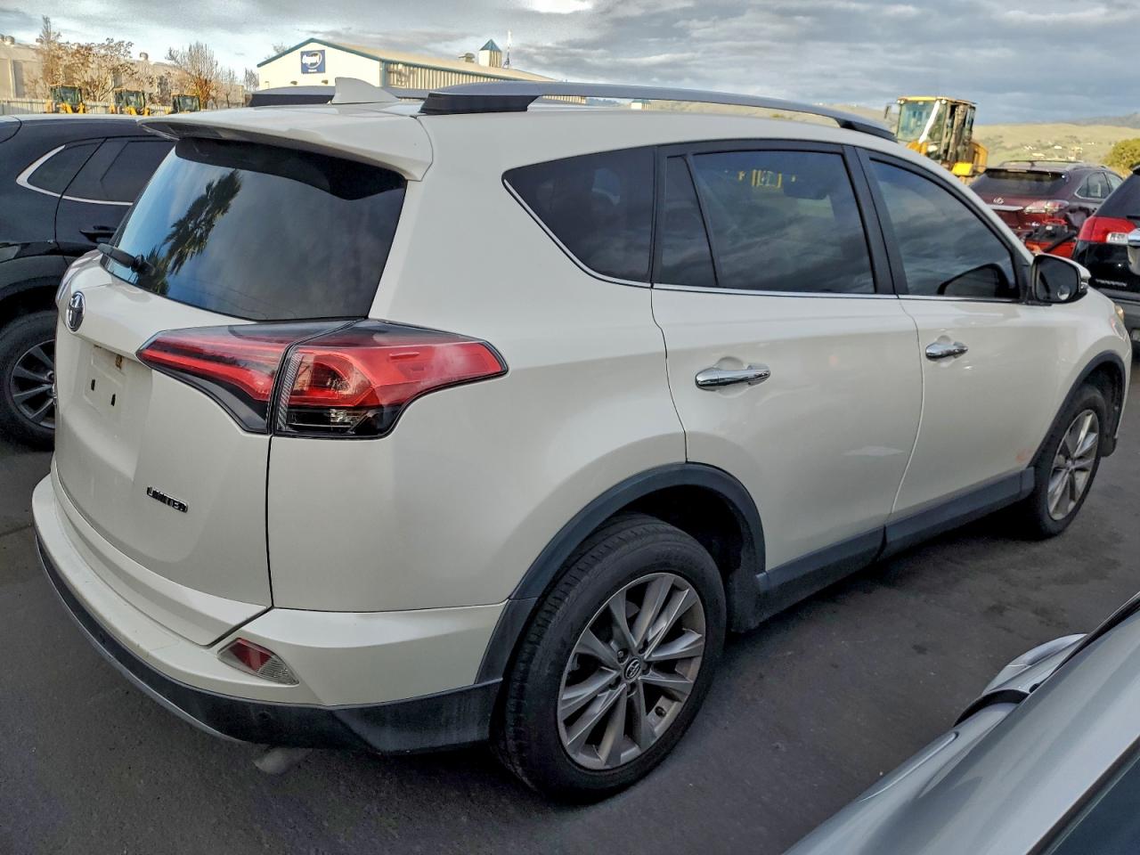 2017 TOYOTA RAV4 LIMITED photo 3