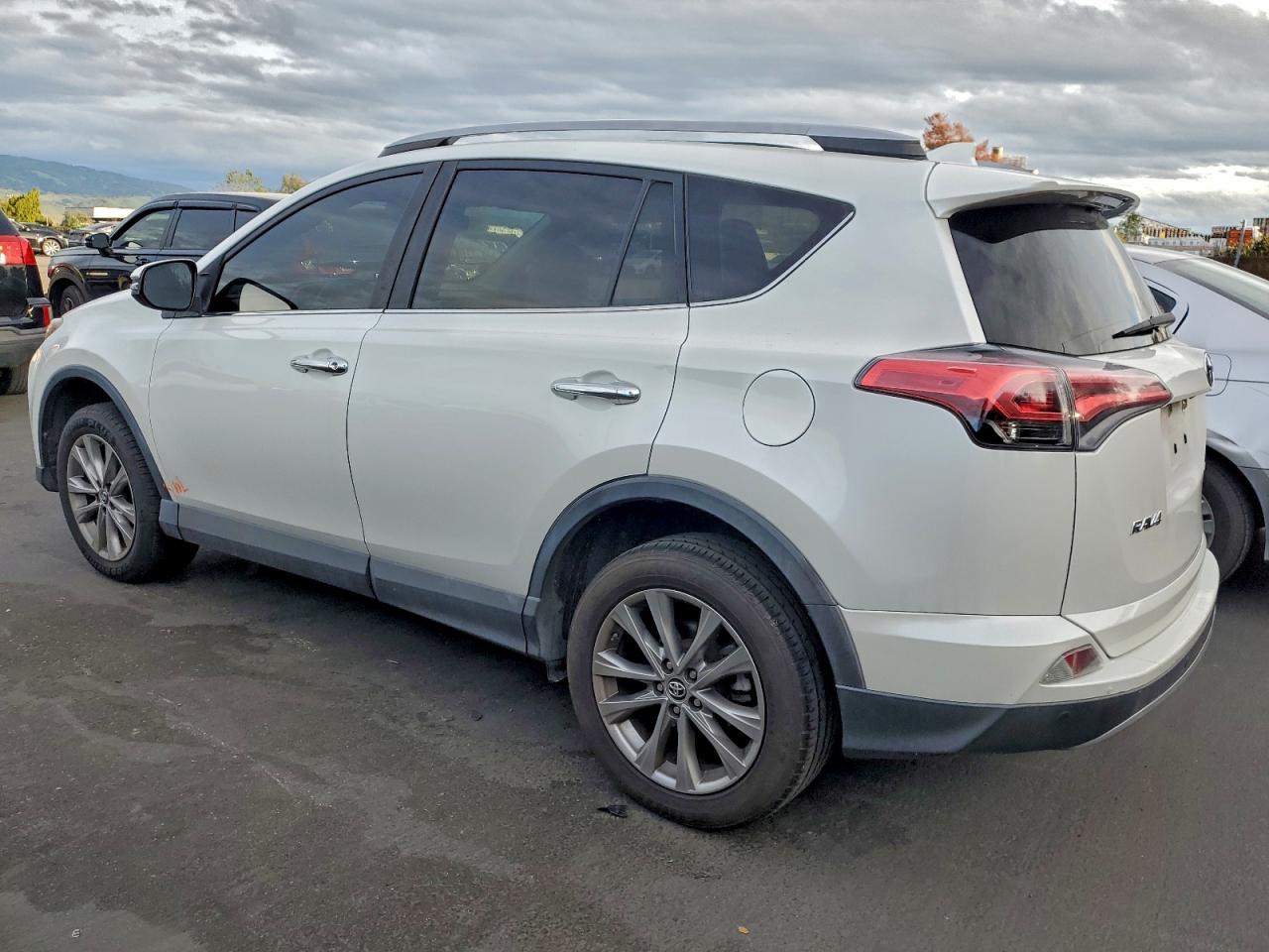 2017 TOYOTA RAV4 LIMITED photo 2