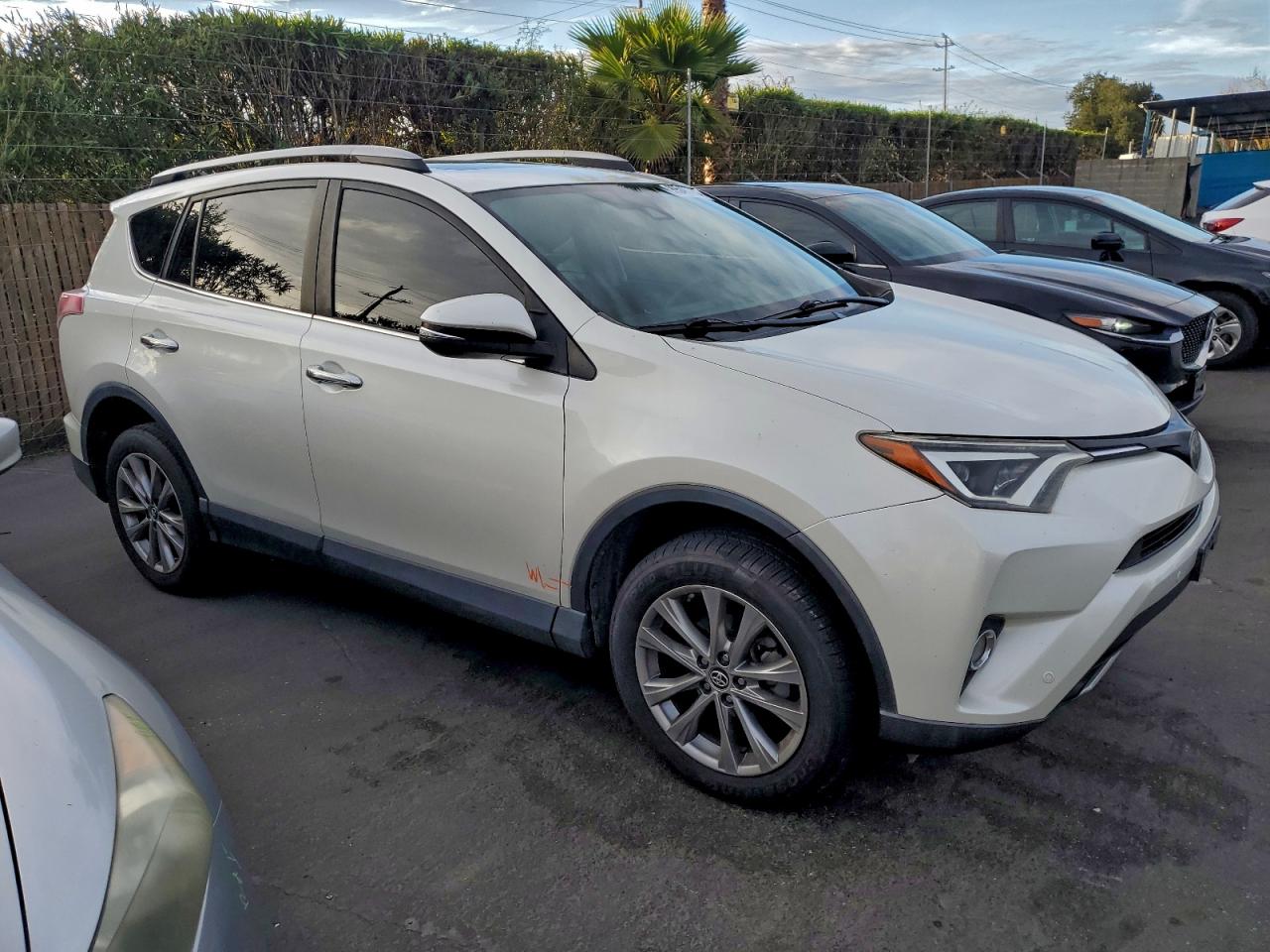 2017 TOYOTA RAV4 LIMITED photo 4