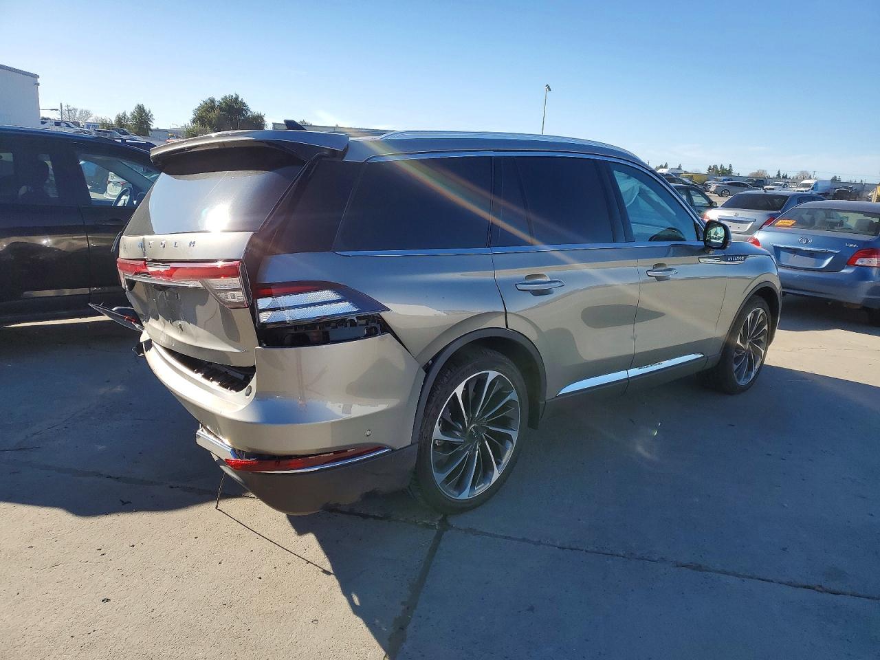 2023 LINCOLN AVIATOR RESERVE photo 3