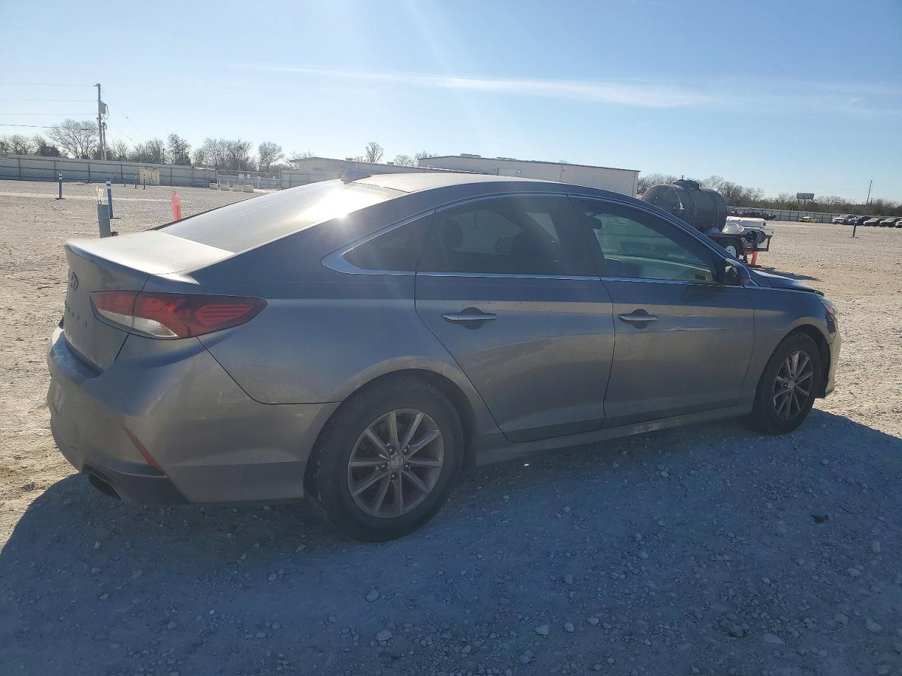 2018 HYUNDAI SONATA SE photo 3