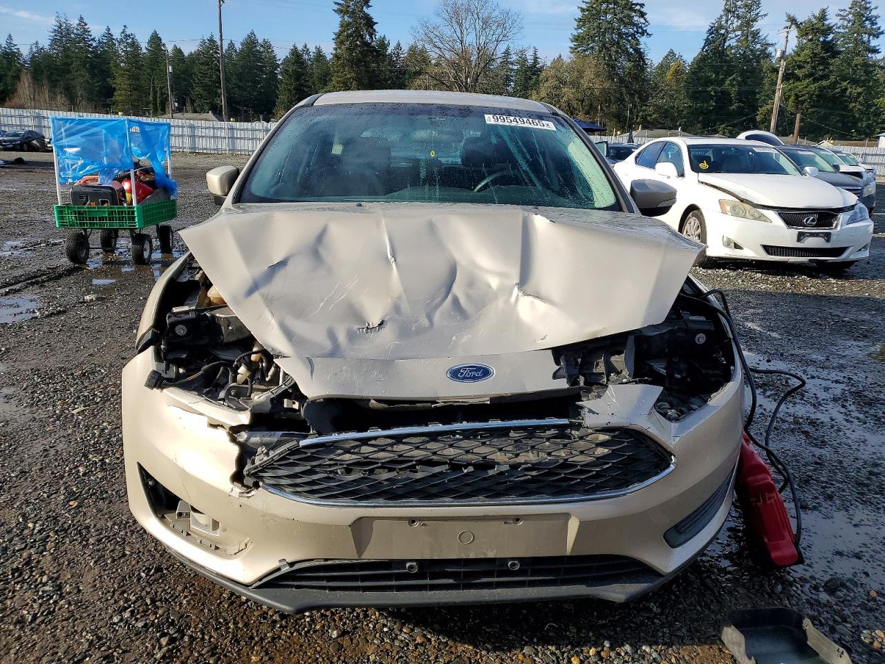 2017 FORD FOCUS SE photo 9