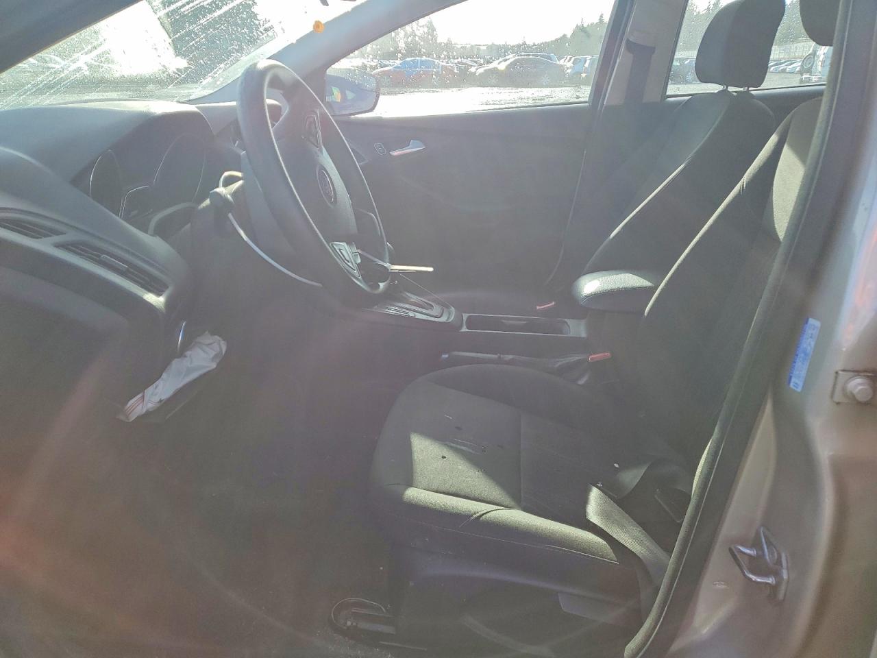 2017 FORD FOCUS SE photo 13