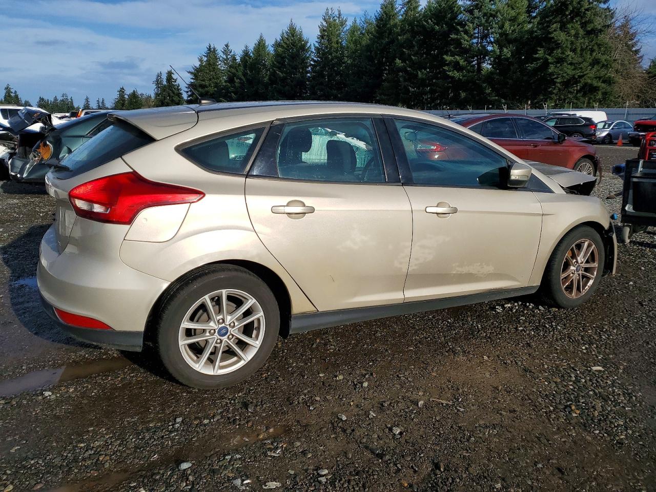 2017 FORD FOCUS SE photo 5