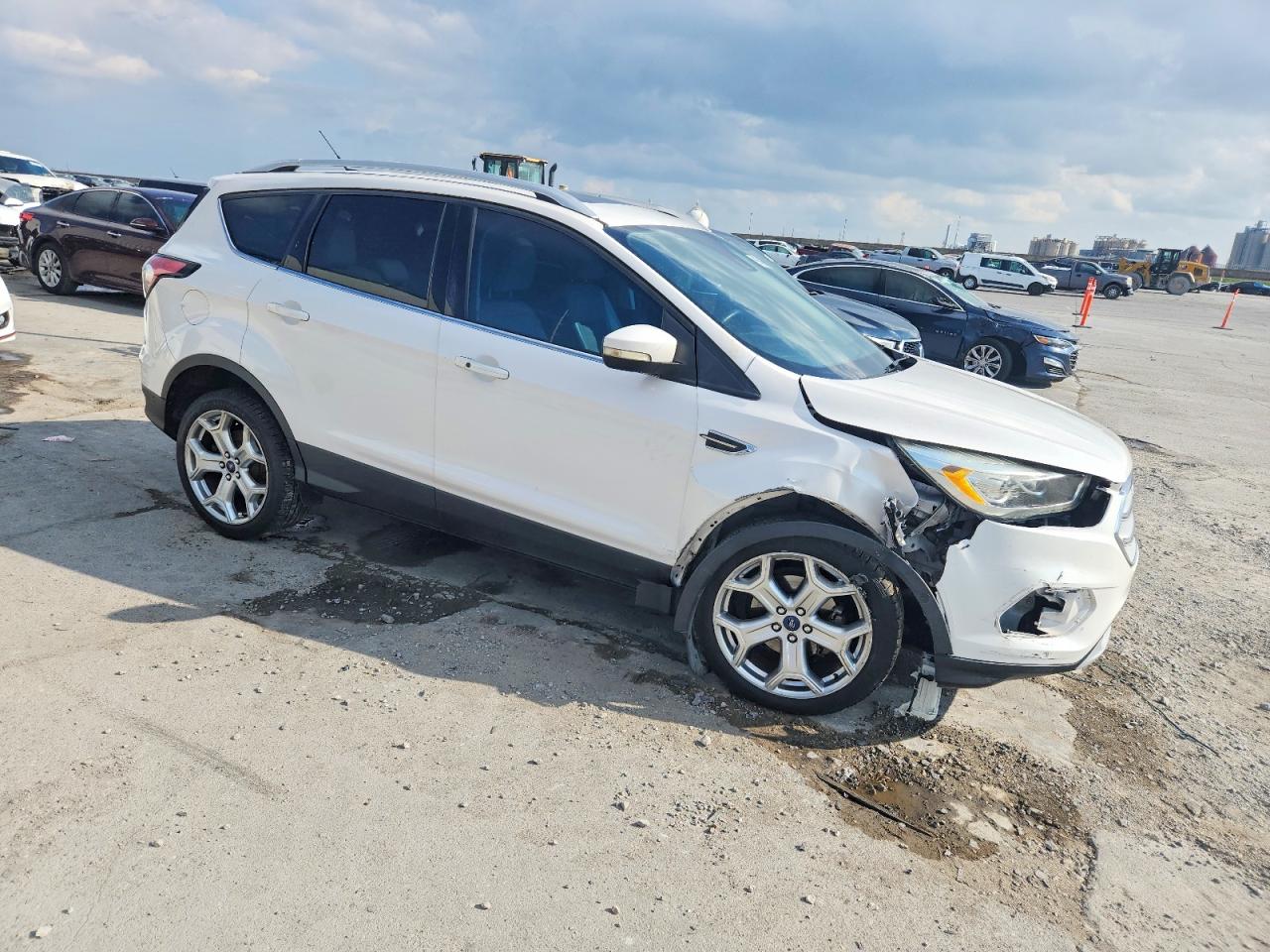 2017 FORD ESCAPE TITANIUM photo 4