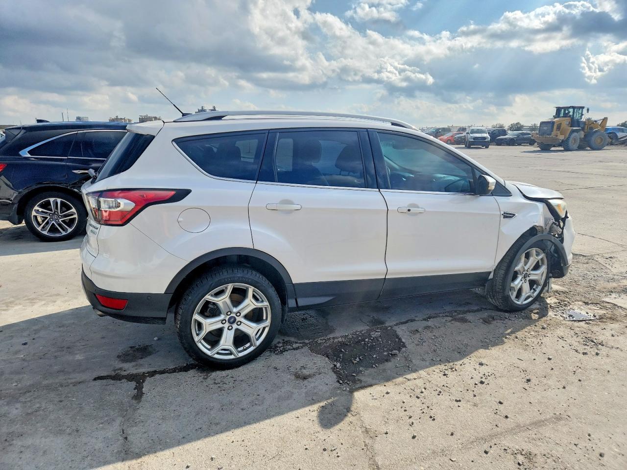 2017 FORD ESCAPE TITANIUM photo 3