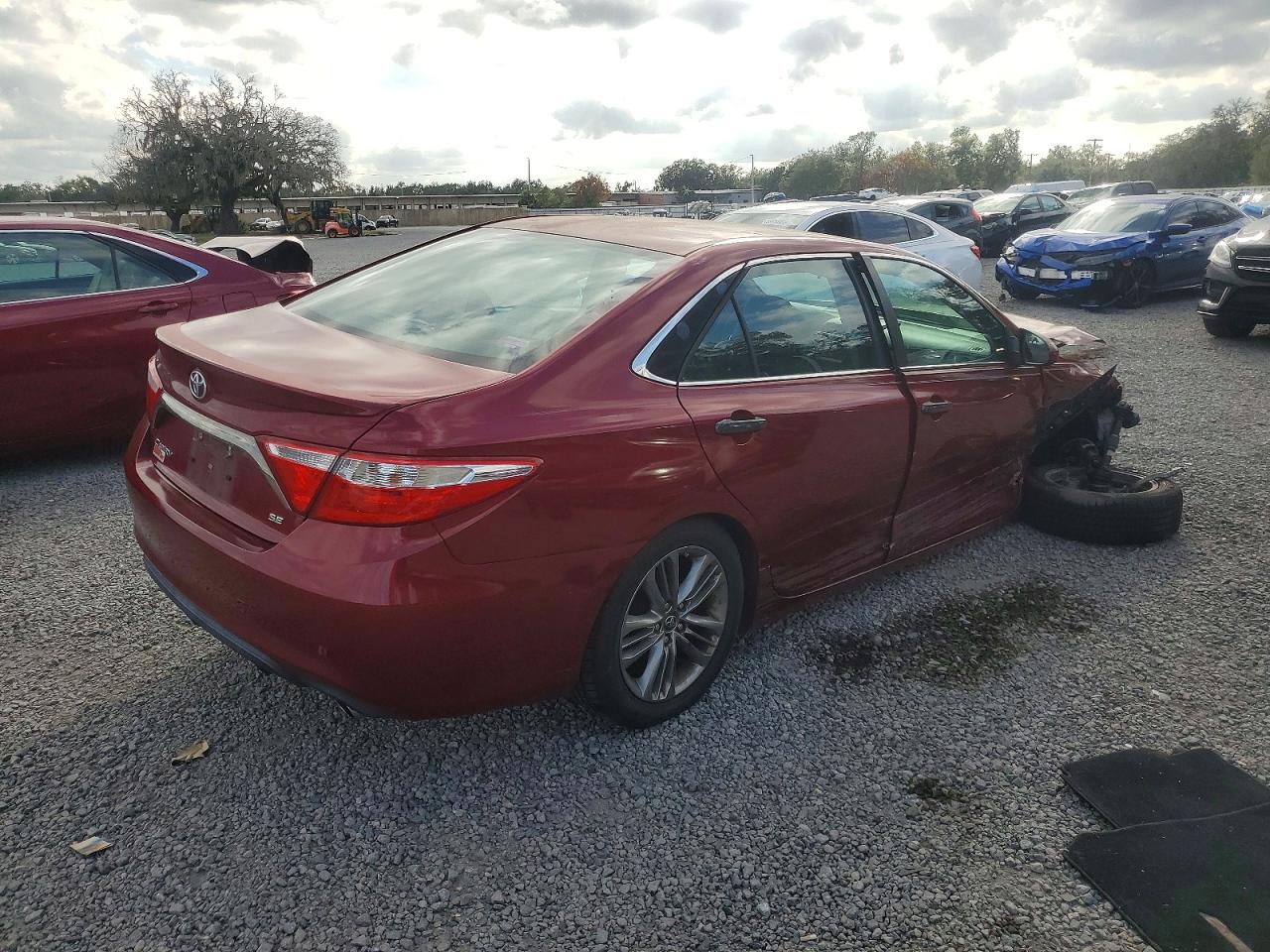 2016 TOYOTA CAMRY LE photo 3
