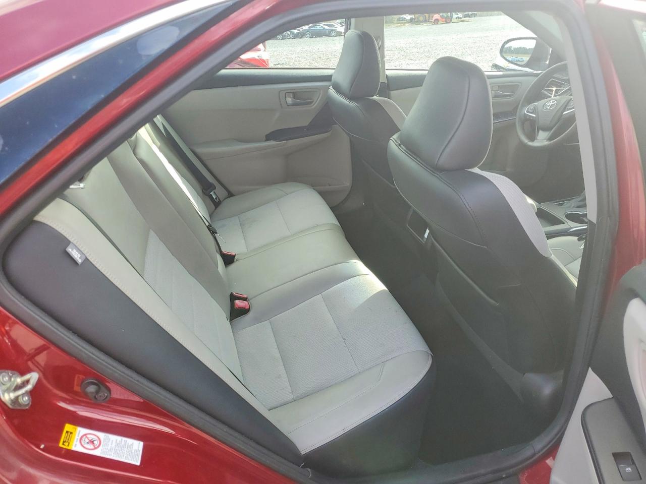 2016 TOYOTA CAMRY LE photo 10