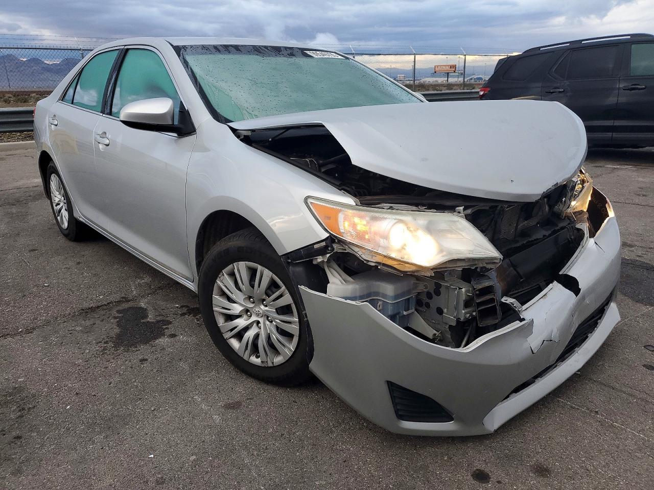 2014 TOYOTA CAMRY photo 4