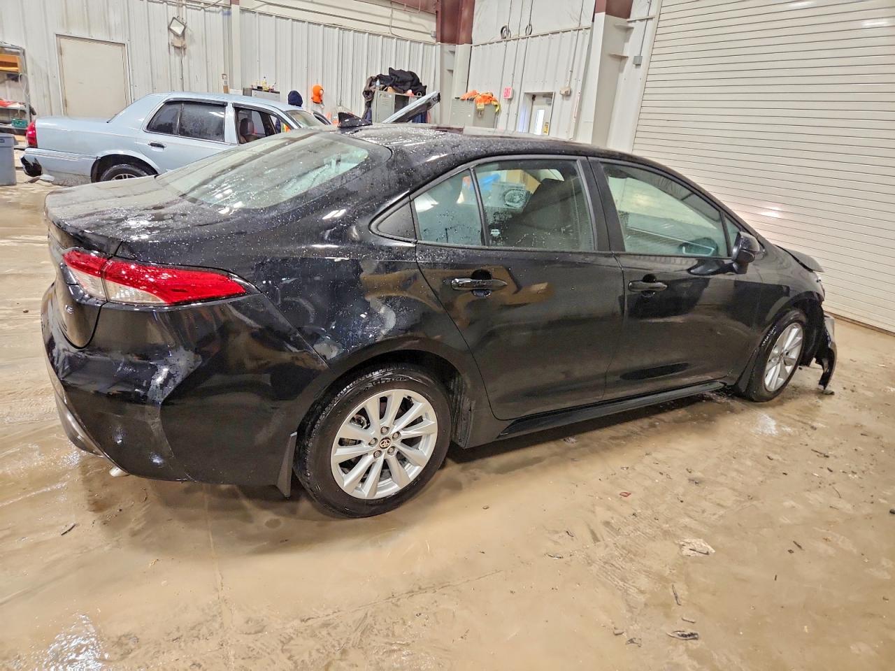 2024 TOYOTA COROLLA LE photo 3
