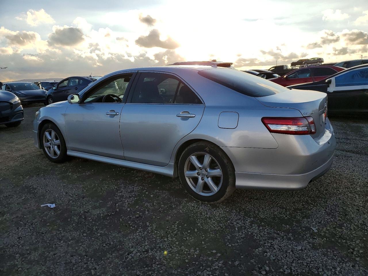 2011 TOYOTA CAMRY BASE photo 4