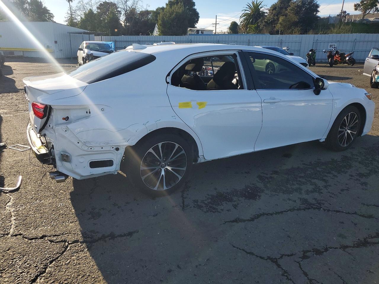 2019 TOYOTA CAMRY L photo 3