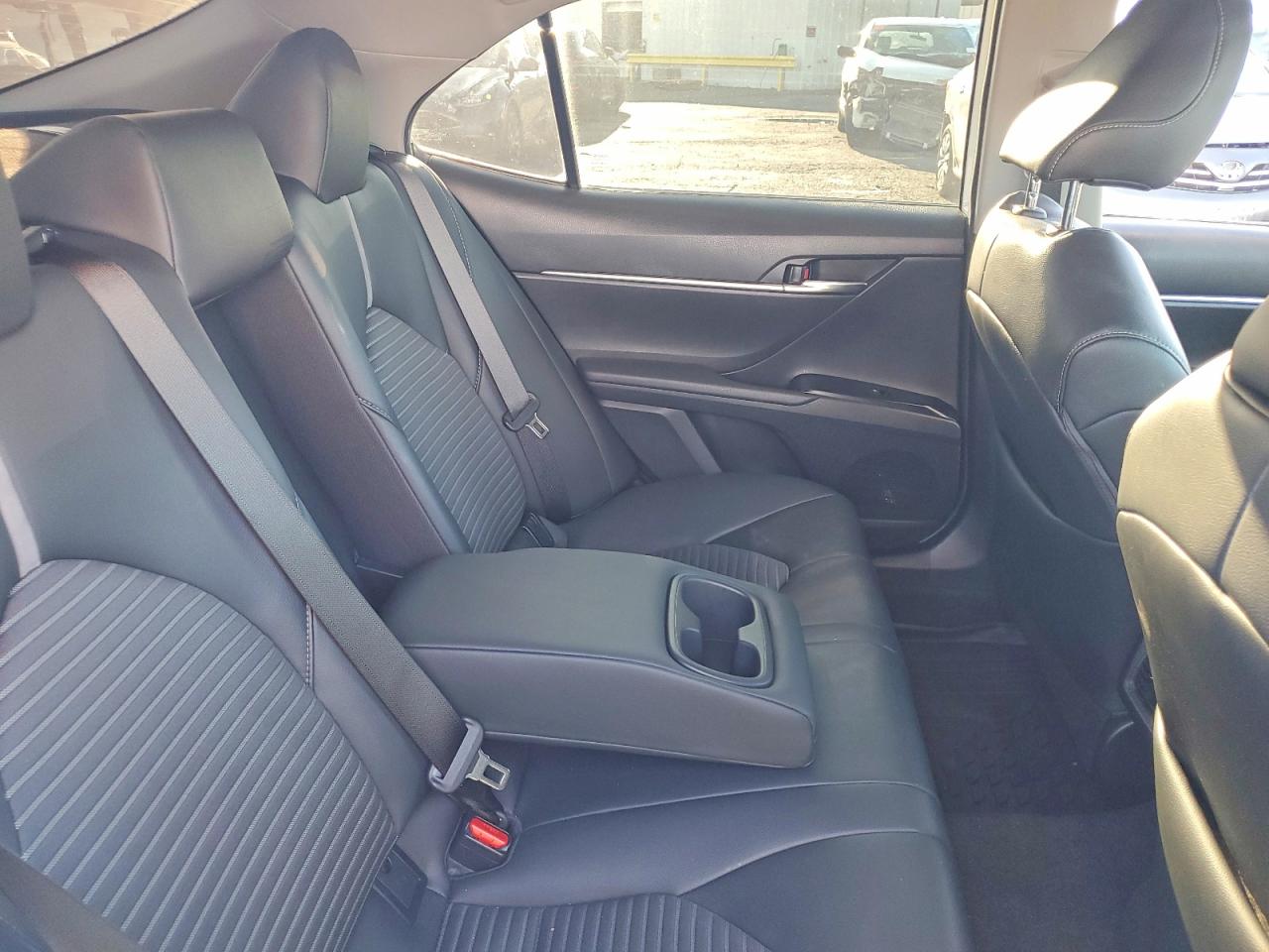2019 TOYOTA CAMRY L photo 10
