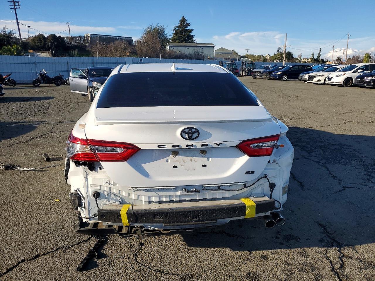 2019 TOYOTA CAMRY L photo 6