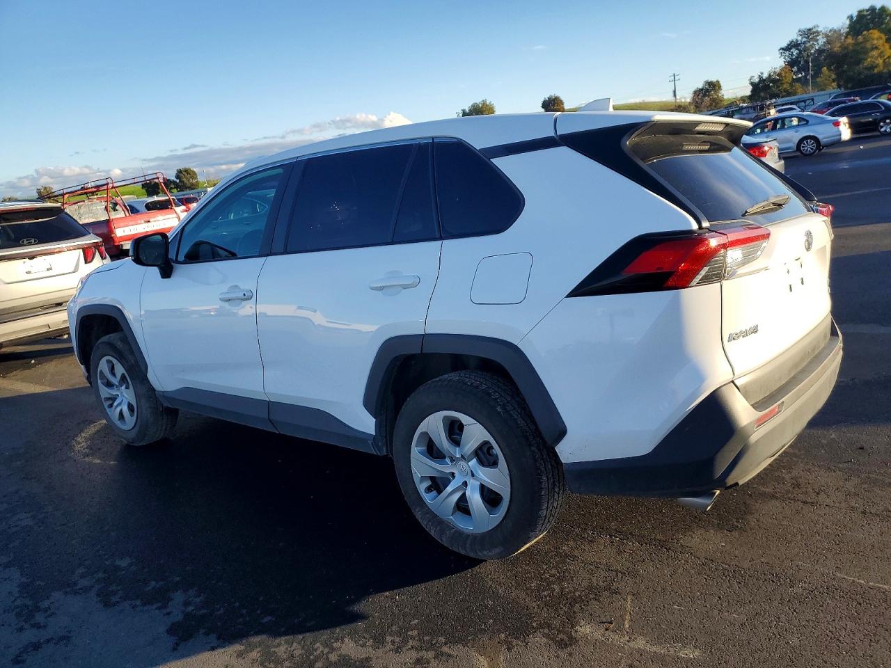 2022 TOYOTA RAV4 LE photo 3