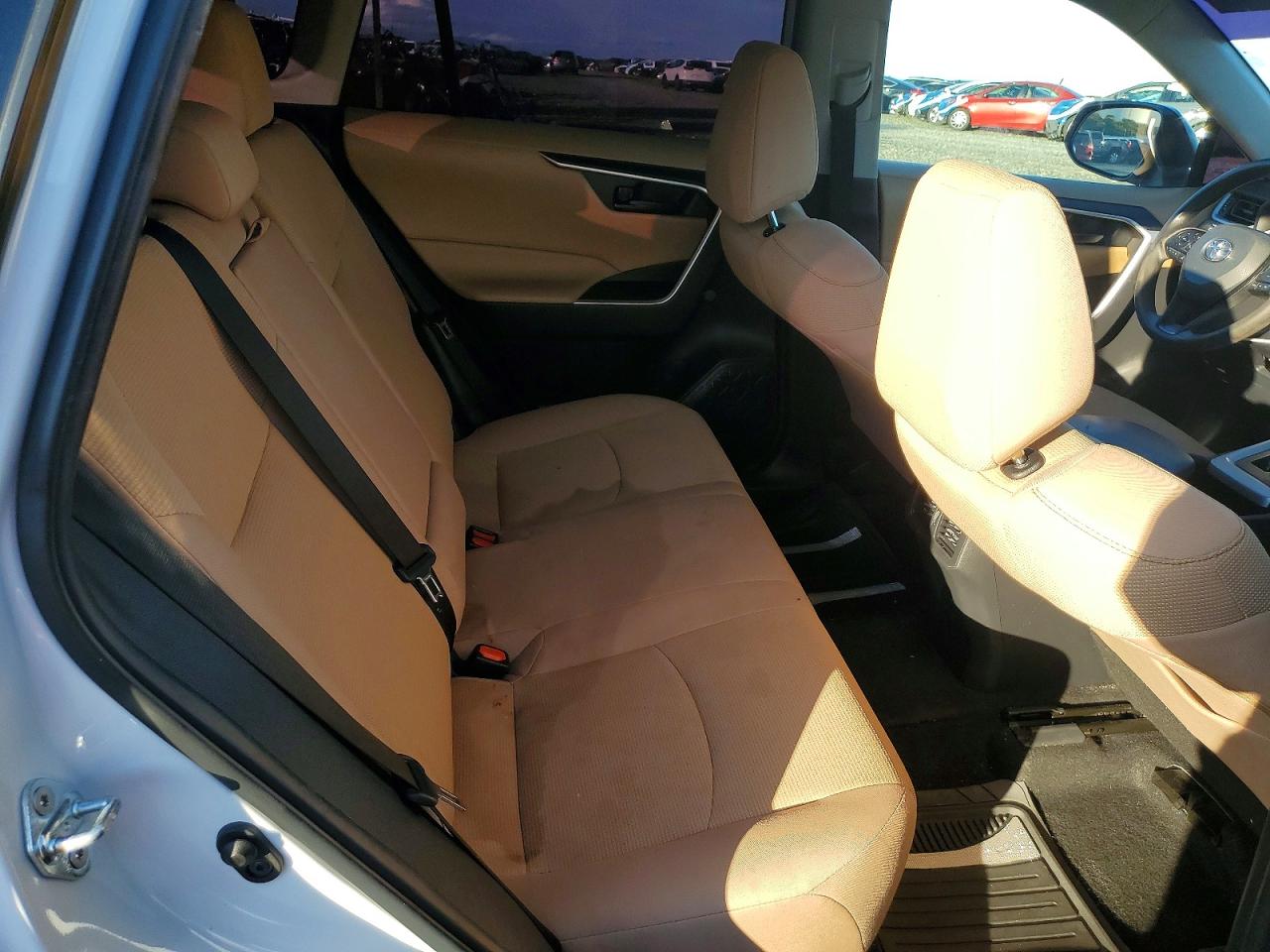 2022 TOYOTA RAV4 LE photo 21