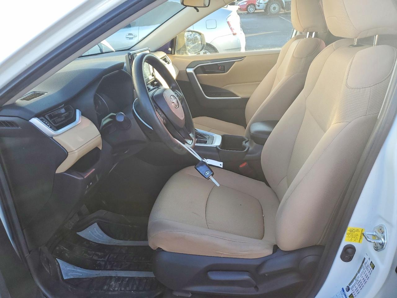 2022 TOYOTA RAV4 LE photo 13