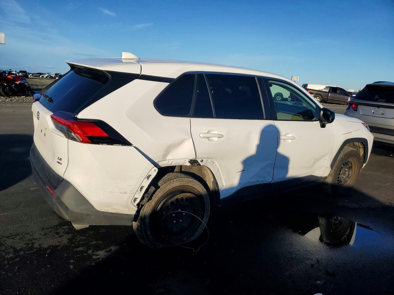 2022 TOYOTA RAV4 LE photo 5