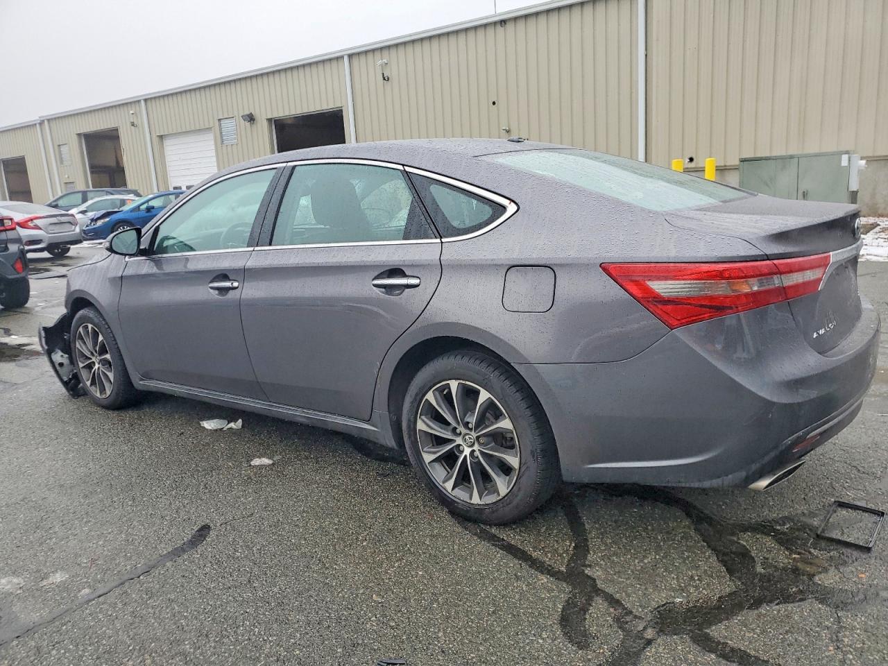 2016 TOYOTA AVALON XLE photo 2