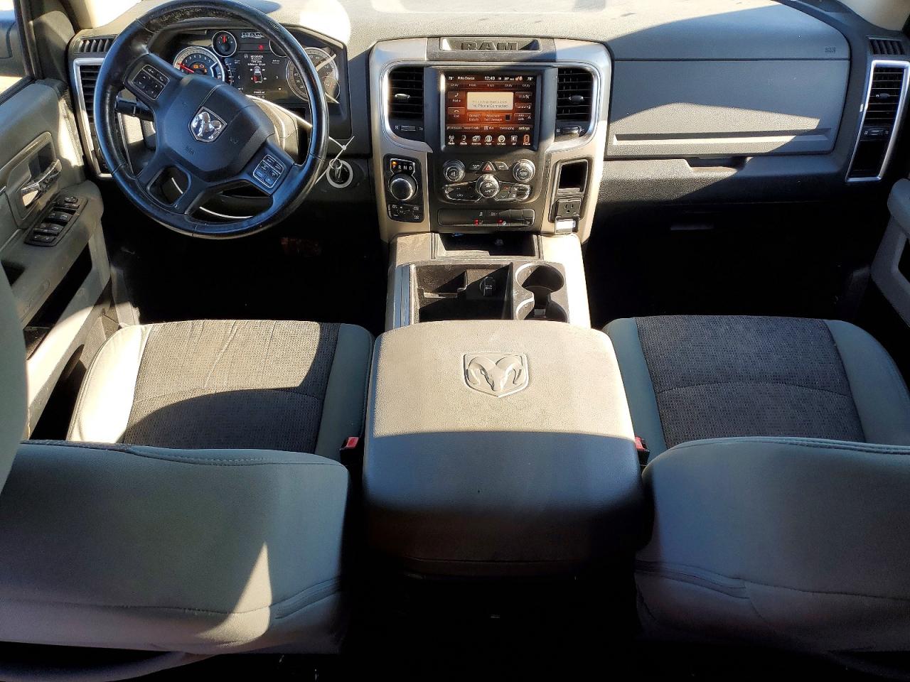2015 RAM 1500 SLT photo 8