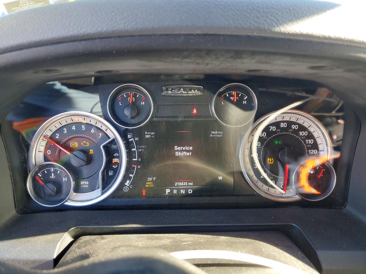 2015 RAM 1500 SLT photo 9