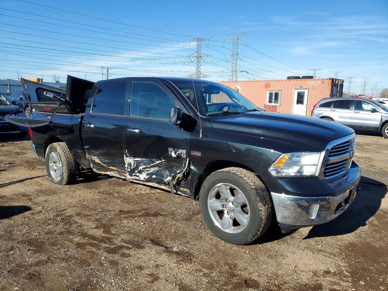 2015 RAM 1500 SLT photo 4
