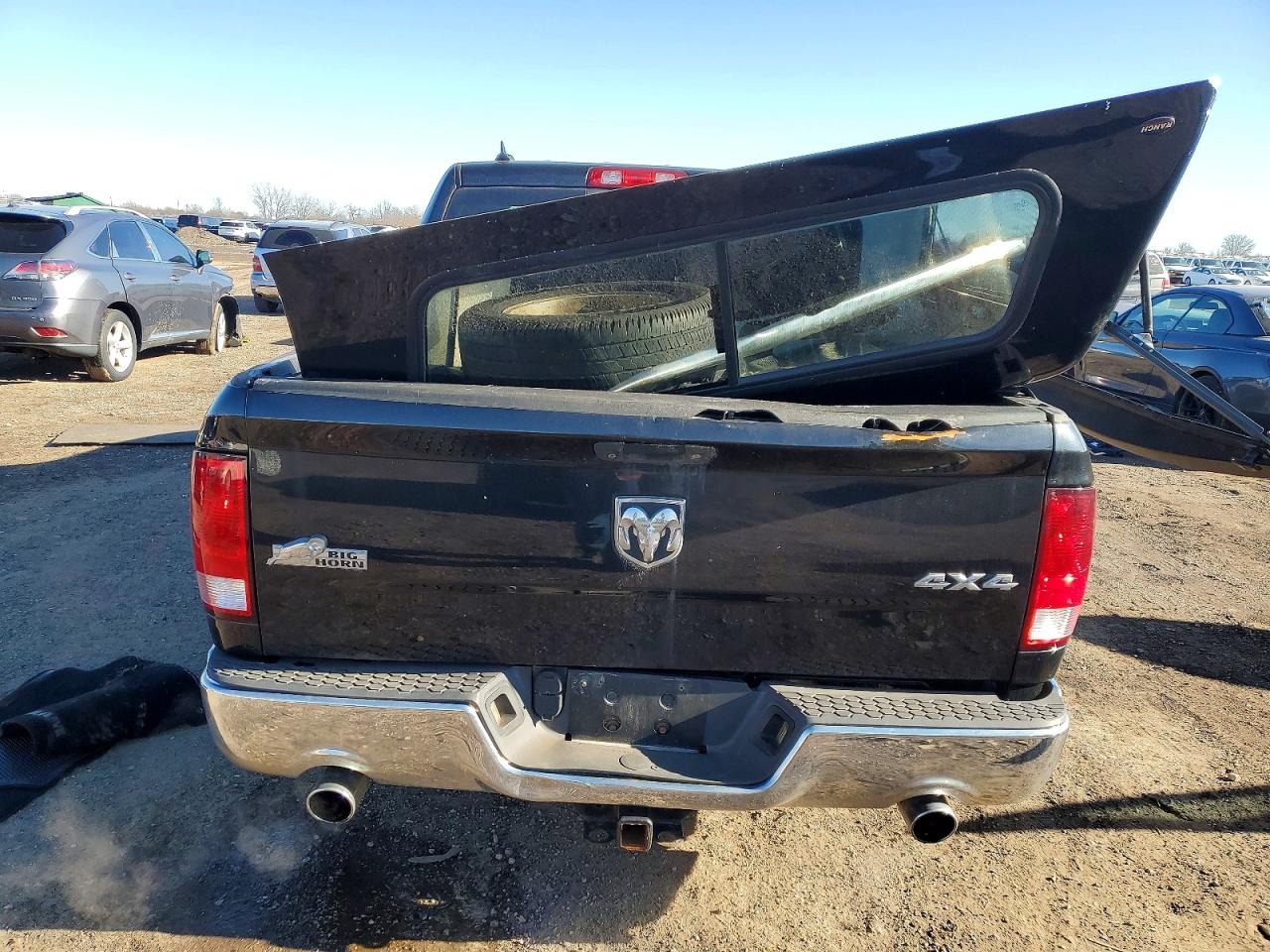 2015 RAM 1500 SLT photo 6