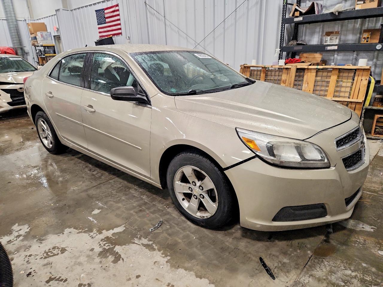 2013 CHEVROLET MALIBU LS photo 4
