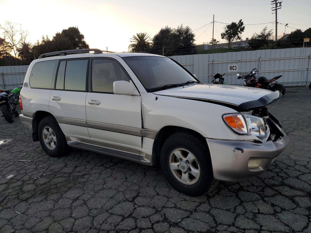 2000 TOYOTA LAND CRUISER photo 4