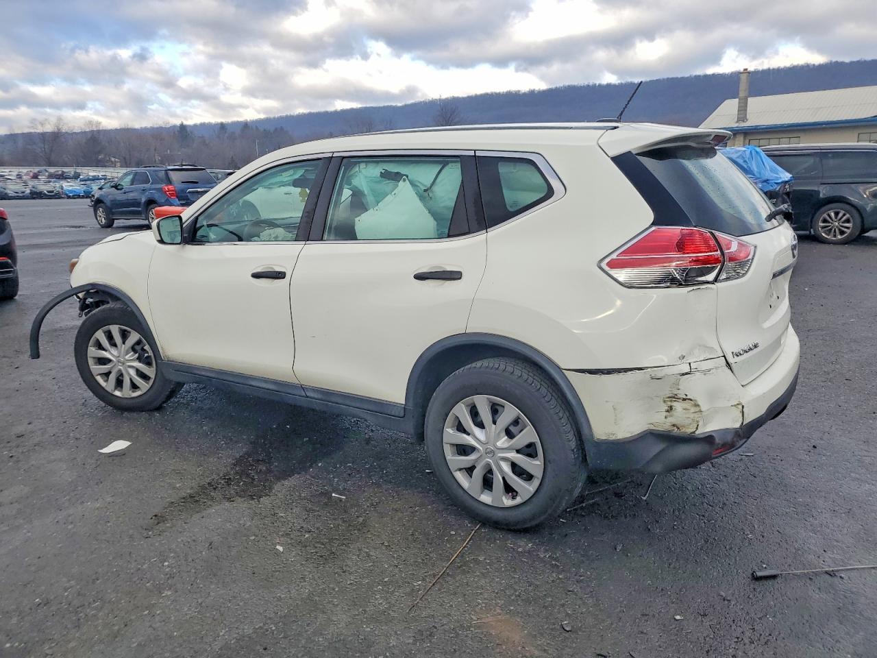 2016 NISSAN ROGUE S photo 2