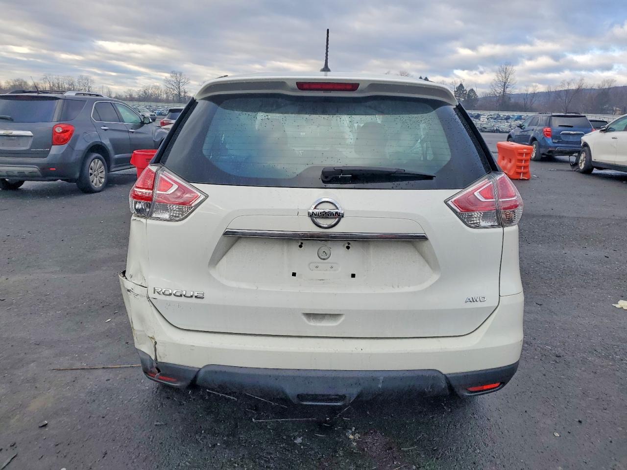 2016 NISSAN ROGUE S photo 6