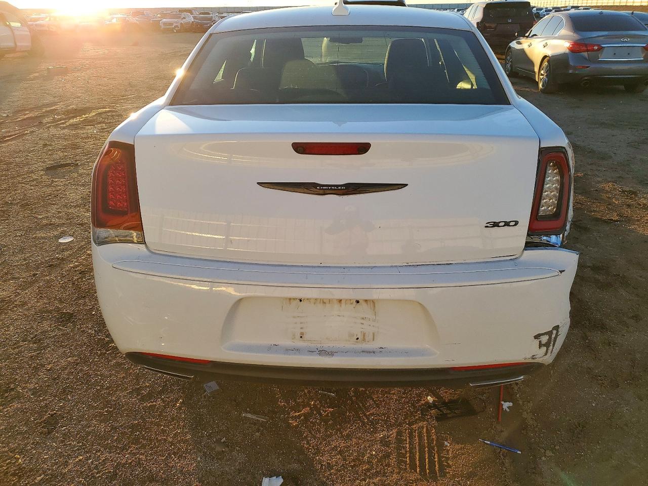 2022 CHRYSLER 300 TOURING photo 6