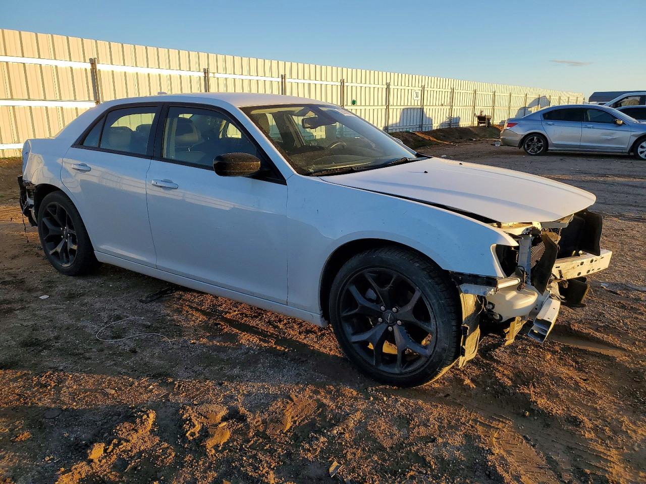 2022 CHRYSLER 300 TOURING photo 4