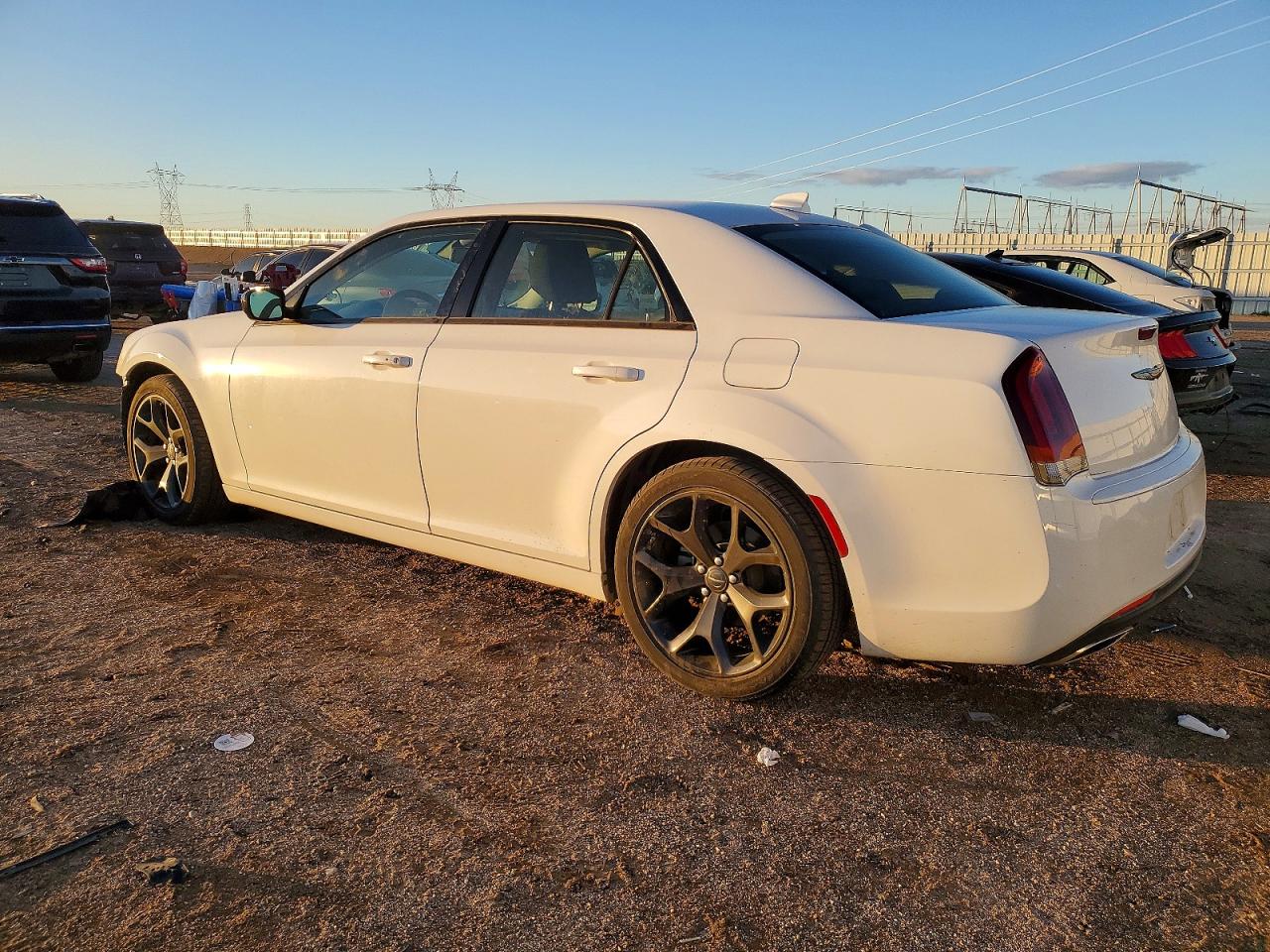 2022 CHRYSLER 300 TOURING photo 2