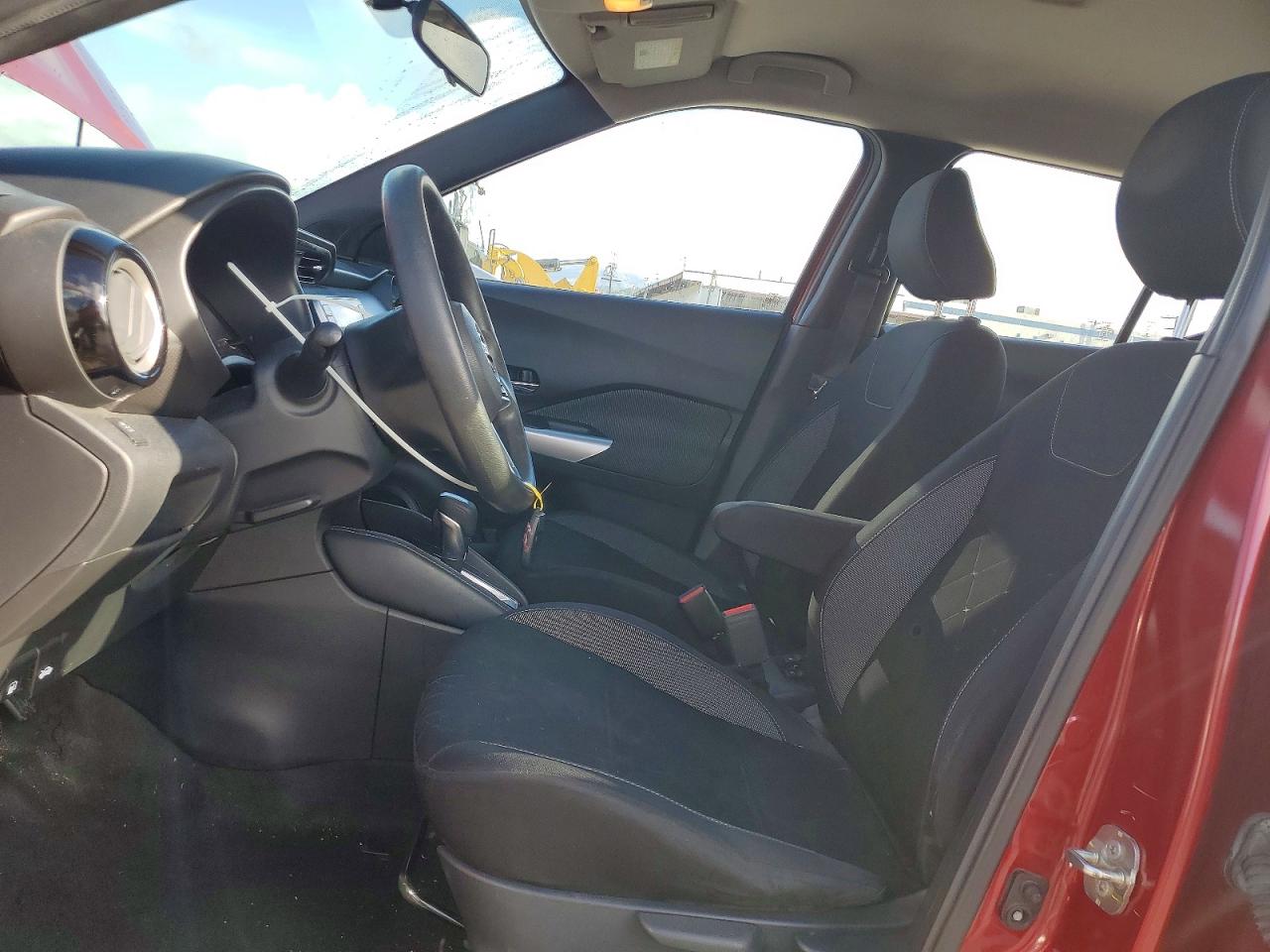 2019 NISSAN KICKS S photo 7