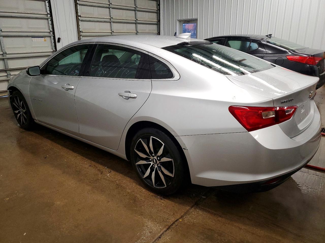 2018 CHEVROLET MALIBU LT photo 2