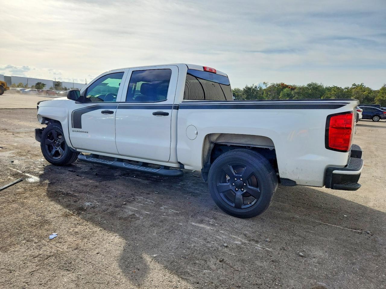 2018 CHEVROLET SILVERADO C1500 CUSTOM photo 2