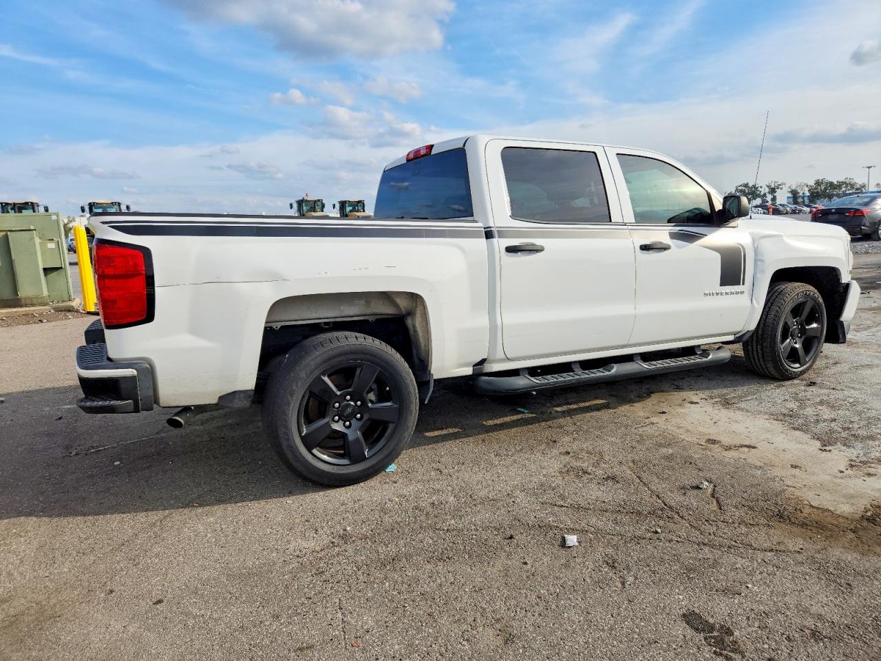 2018 CHEVROLET SILVERADO C1500 CUSTOM photo 3