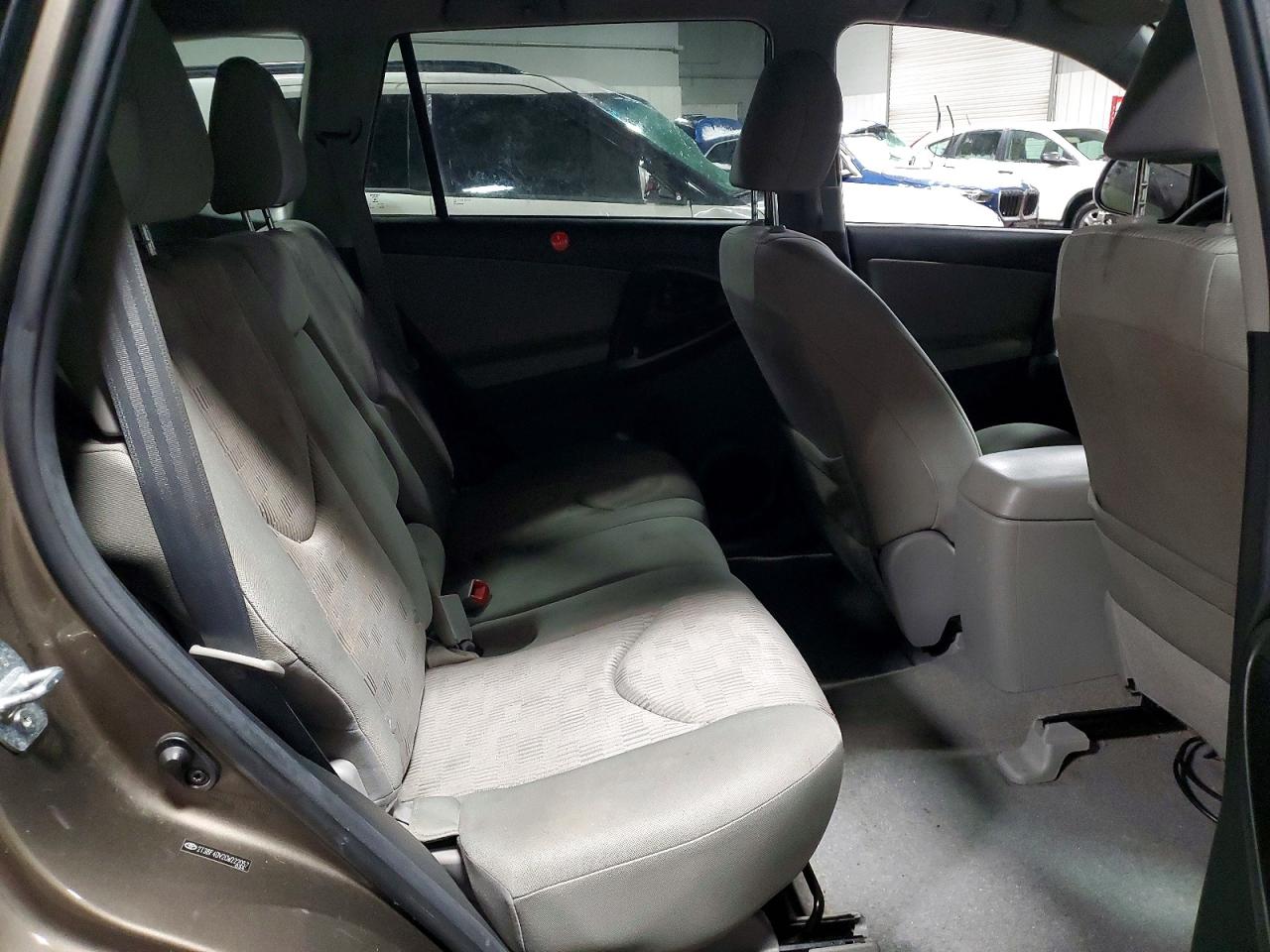 2012 TOYOTA RAV4 photo 10