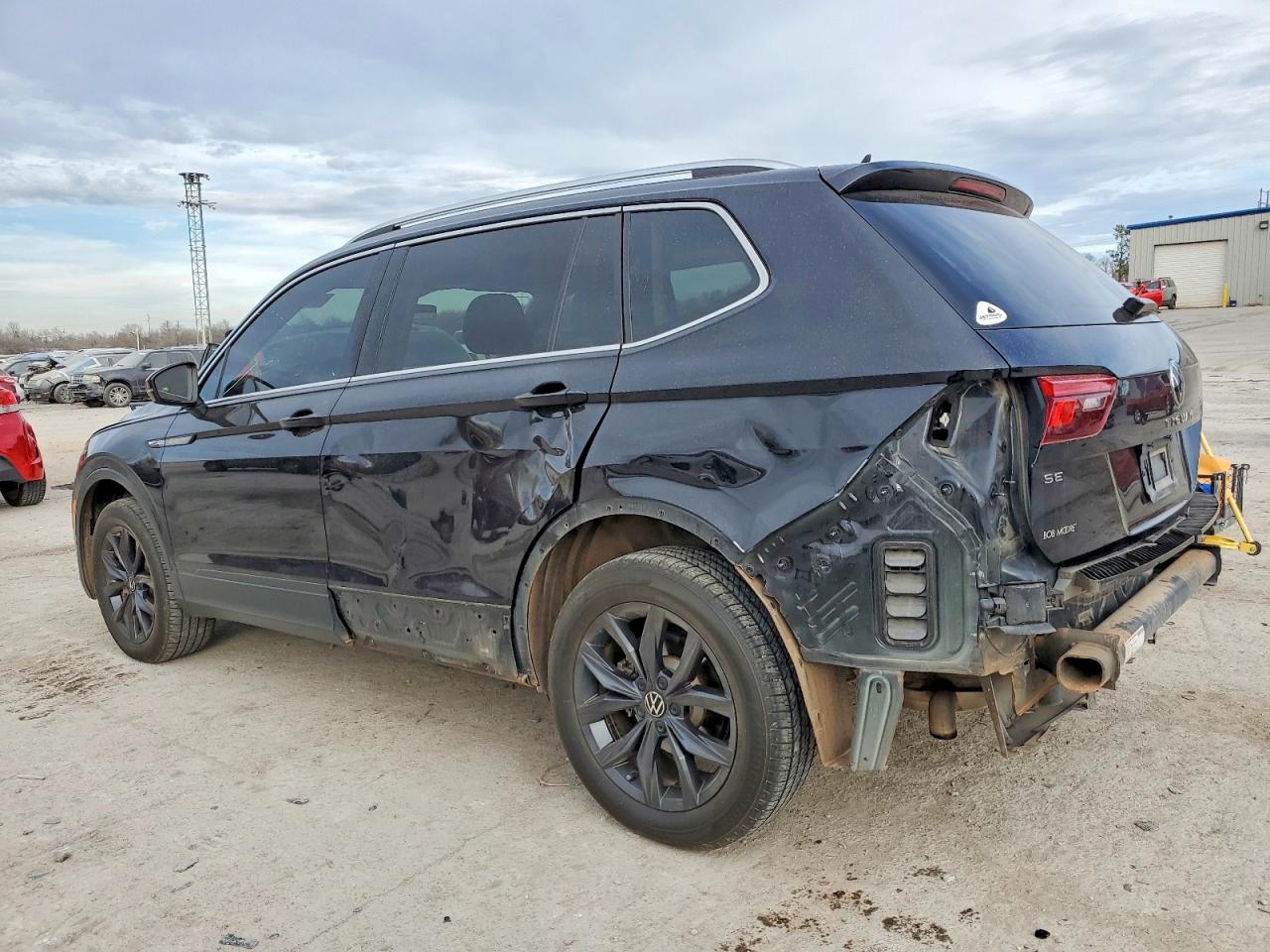2024 VOLKSWAGEN TIGUAN SE photo 2