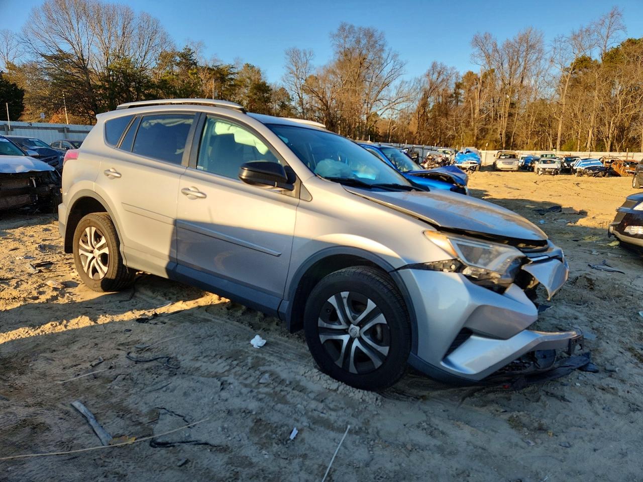 2016 TOYOTA RAV4 LE photo 4