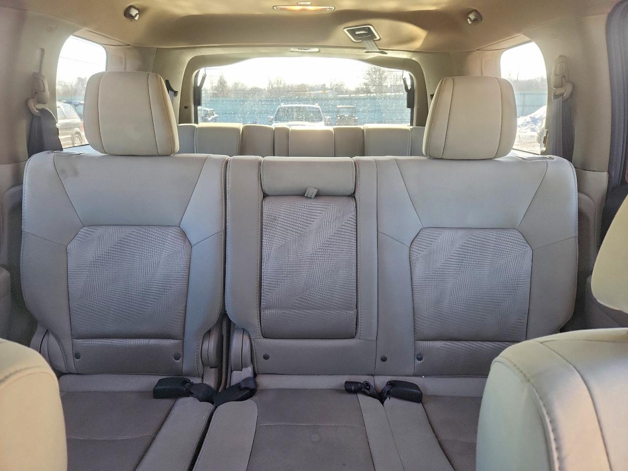 2015 HONDA PILOT LX photo 10