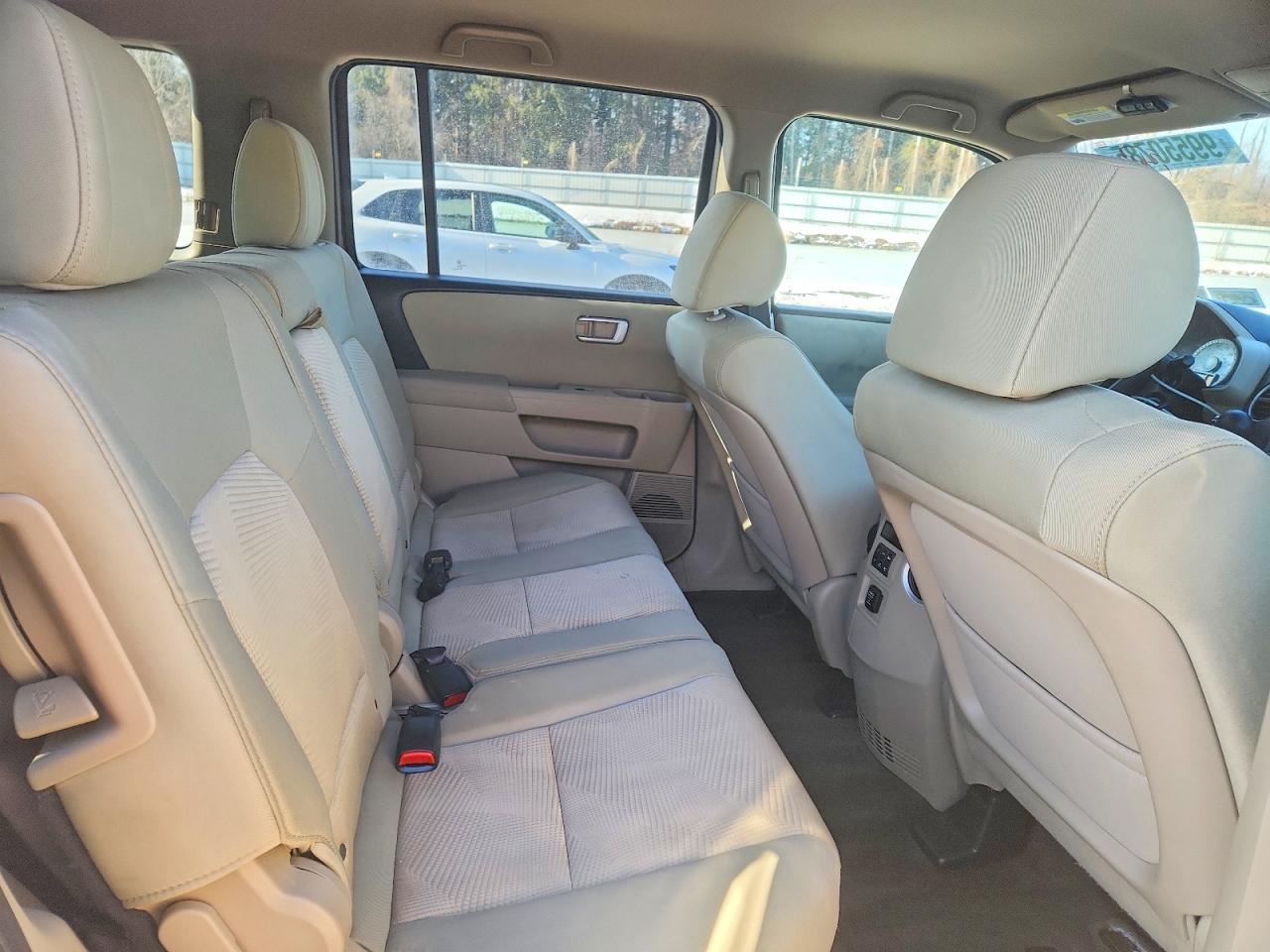 2015 HONDA PILOT LX photo 11