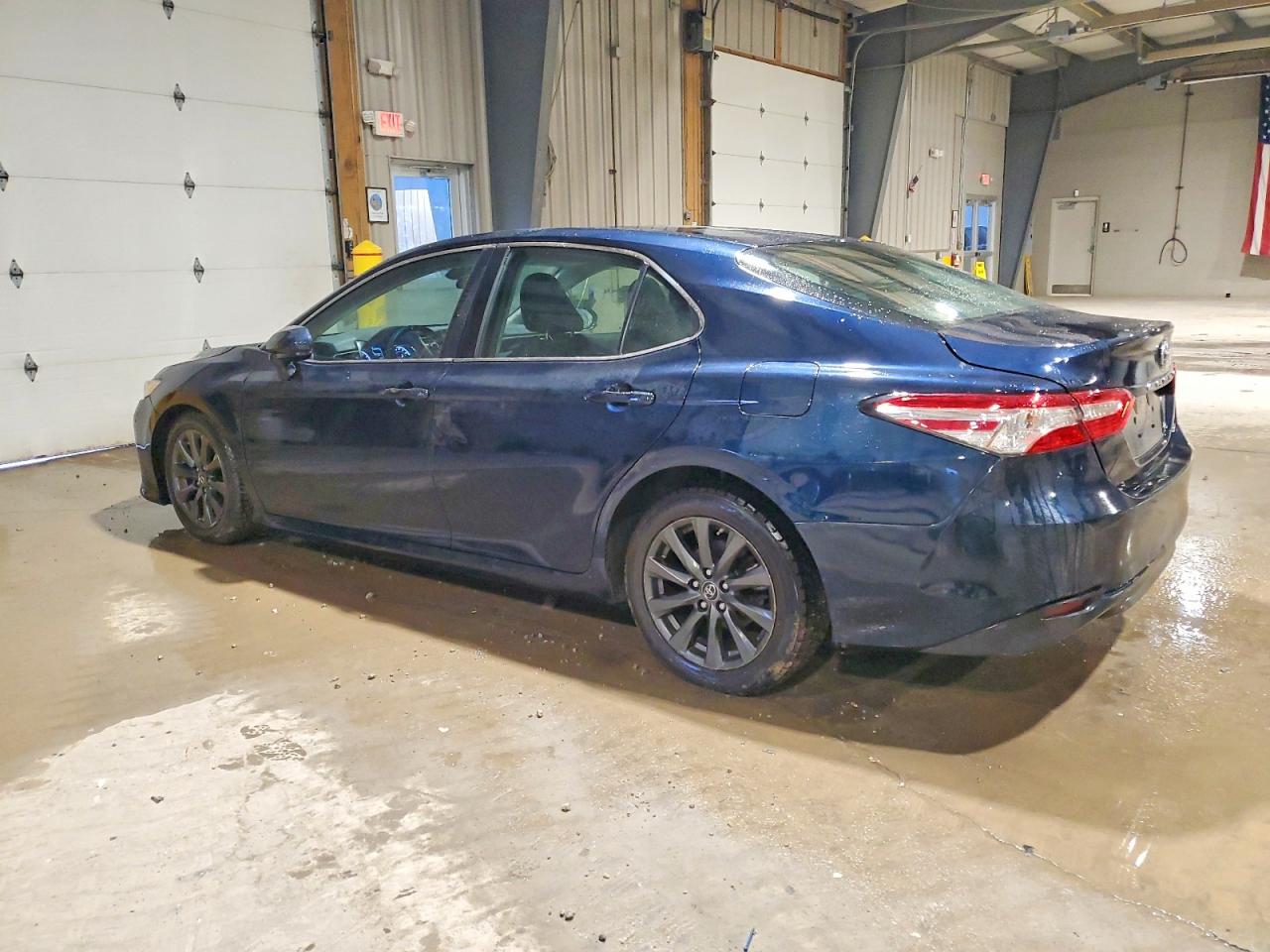 2018 TOYOTA CAMRY LE photo 2
