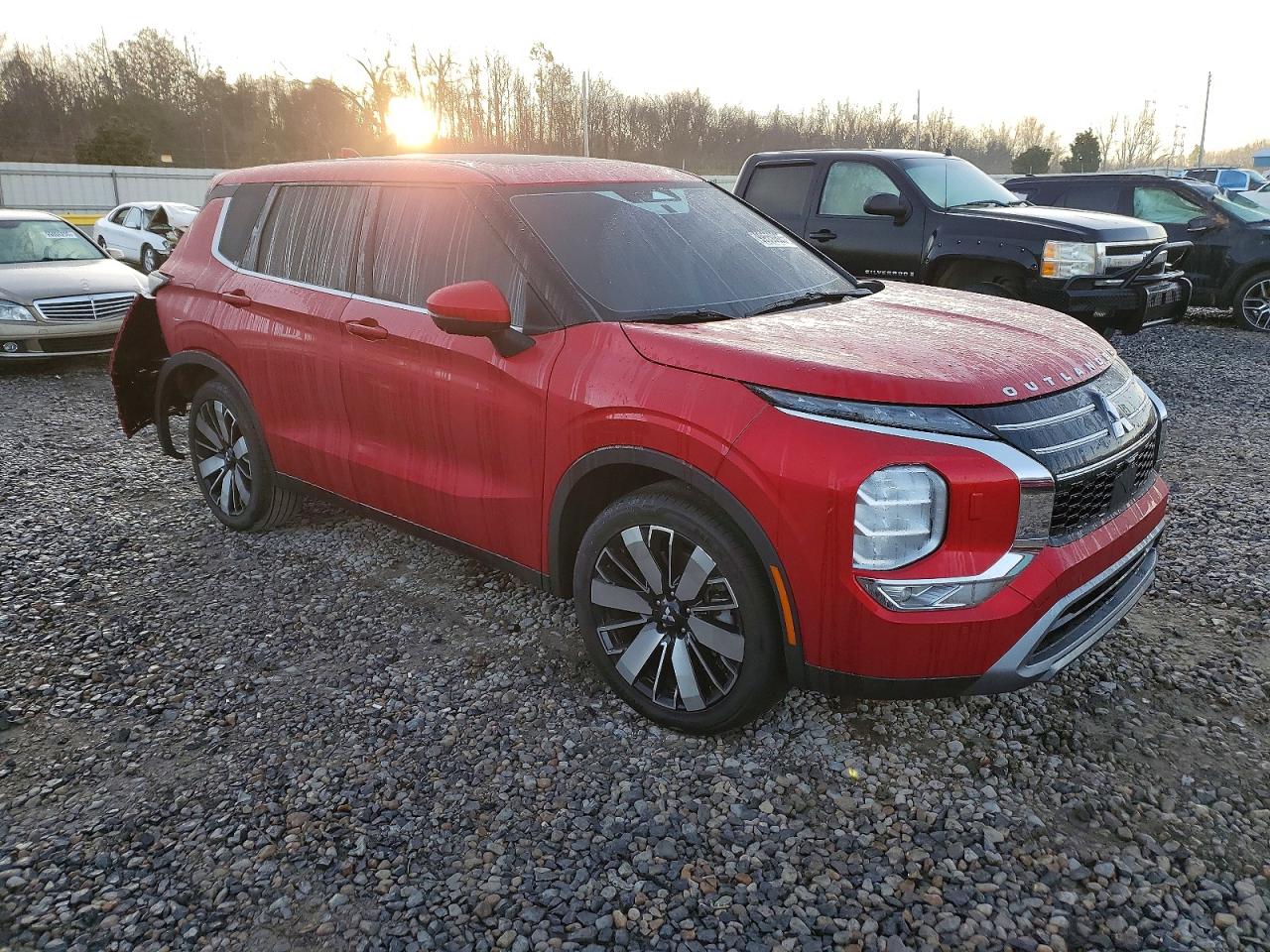 2025 MITSUBISHI OUTLANDER SE photo 4