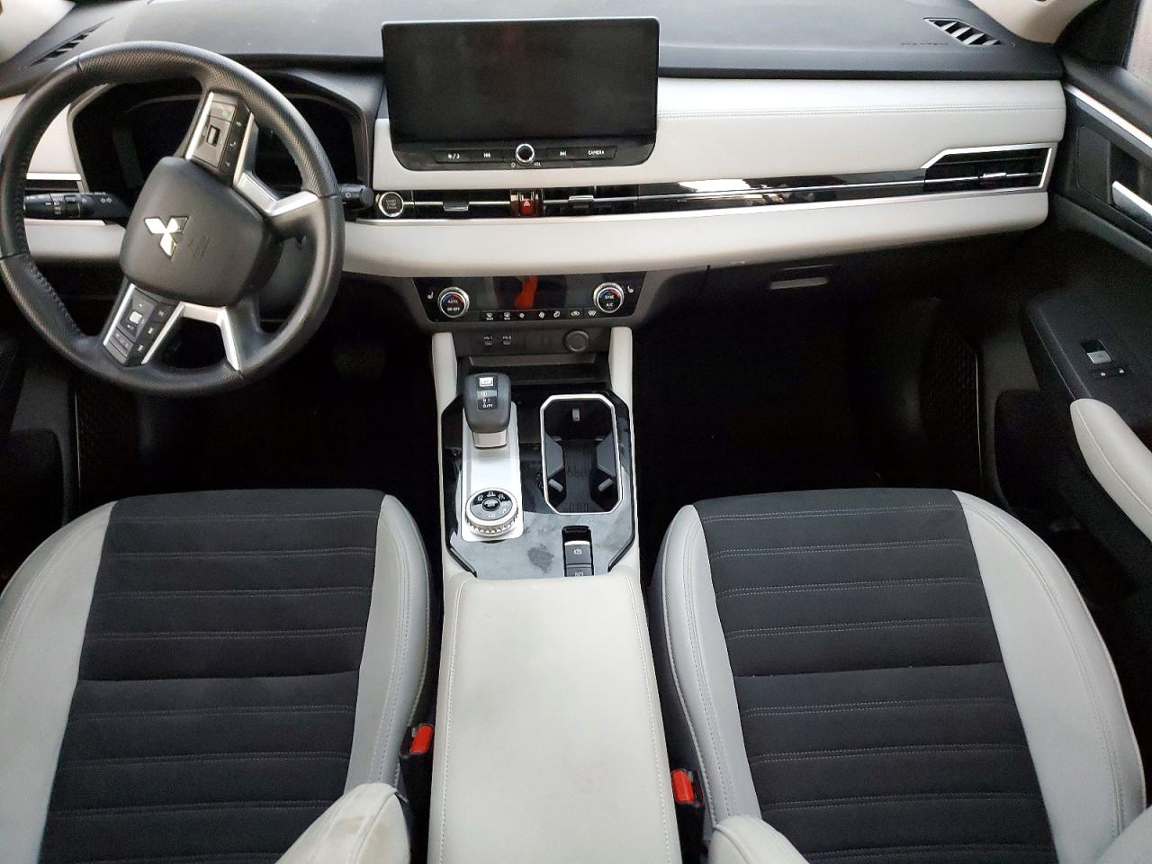 2025 MITSUBISHI OUTLANDER SE photo 8