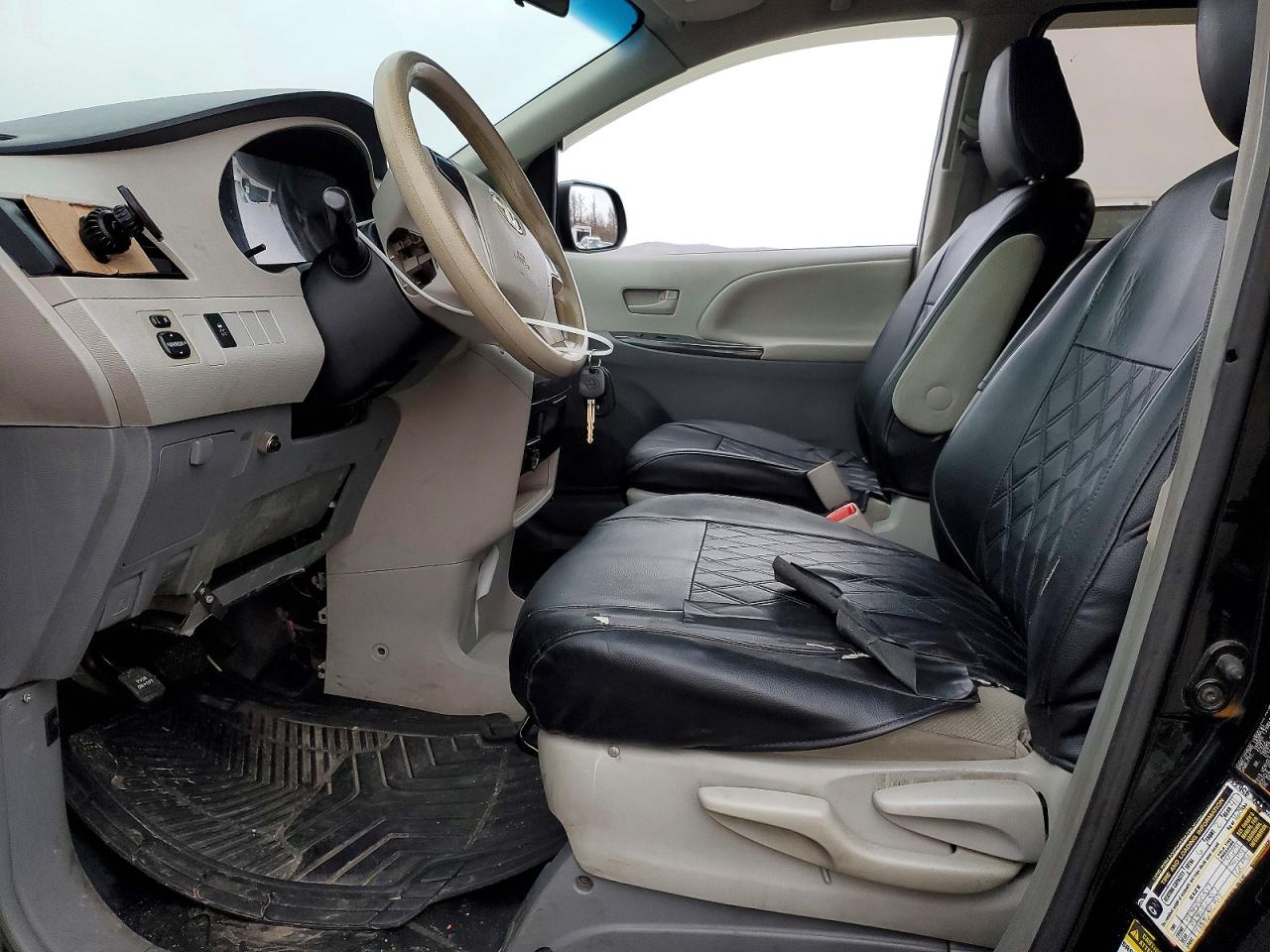2014 TOYOTA SIENNA photo 7