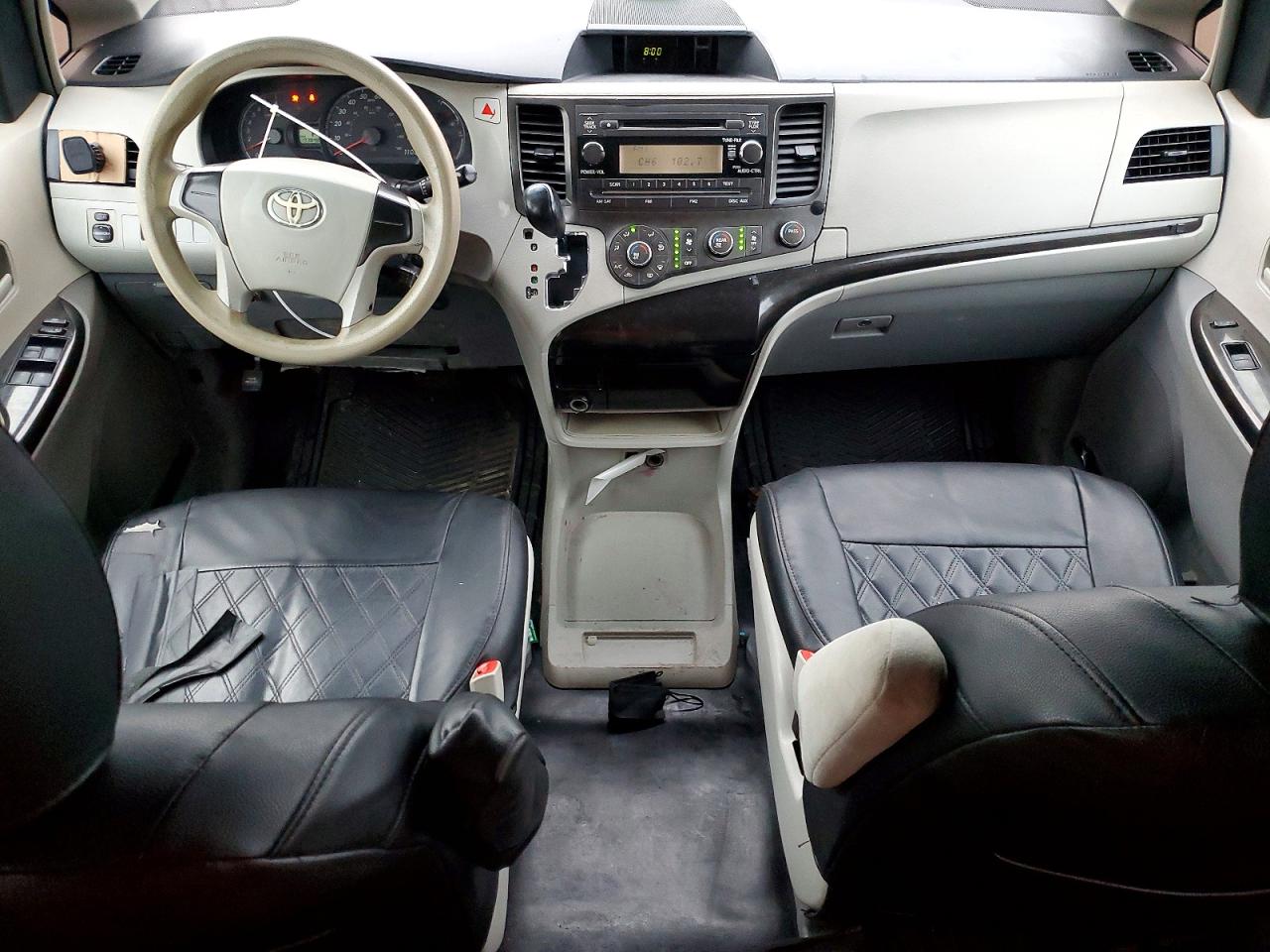 2014 TOYOTA SIENNA photo 8