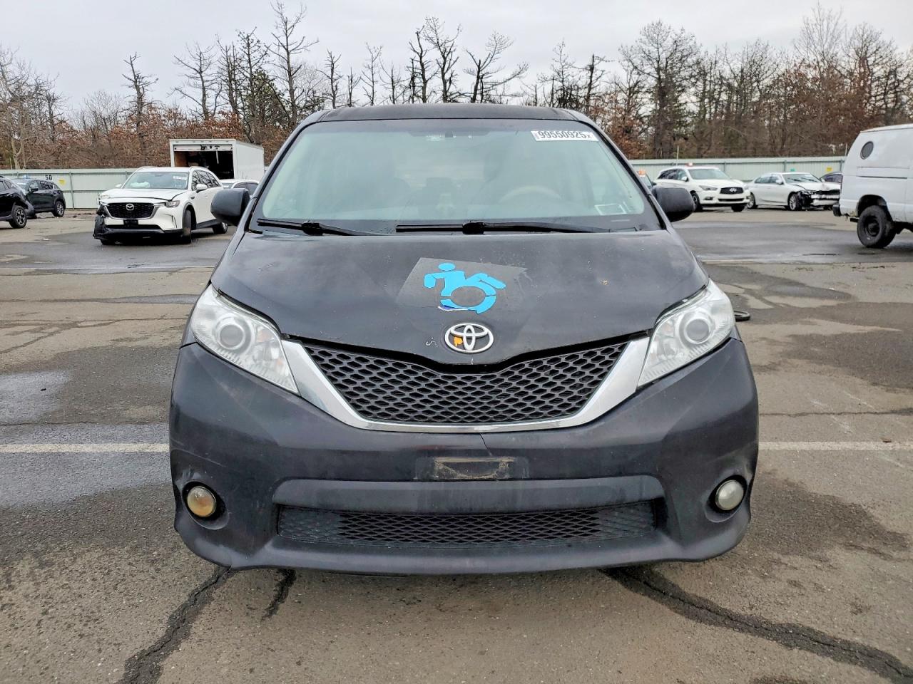 2014 TOYOTA SIENNA photo 5